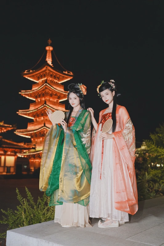 夜游灯会 - 兔子zzz不吃胡萝卜